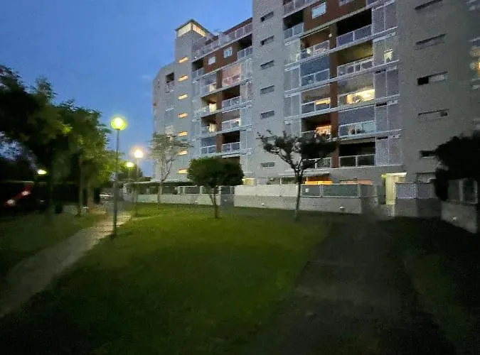 Work And Rest Away From Appartement *