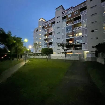 Work And Rest Away From Appartement *